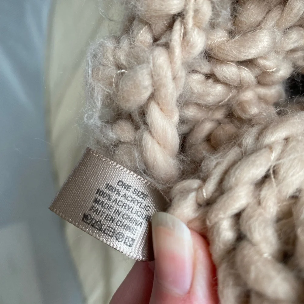 Chunky Knit Blush Pink Fuzzy Winter Hat with Poof One size Women’s